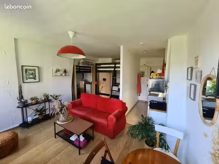 joli studio meublé de 25m² à deux pas du château