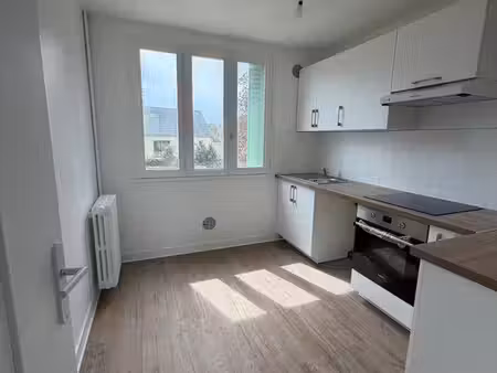 maison de ville à méreau  77 m²  entièrement refaite à neuf
