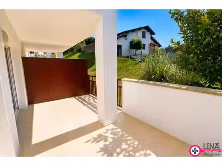 appartement t2 avec grande terrasse et parking privatif