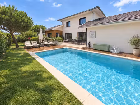 maison de luxe à vendre à brenthonne