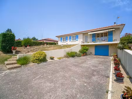 maison 4 chambres  grand sous-sol et terrain a geaune