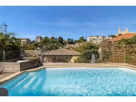 maison avec piscine et restanques - vue notre-dame-roucas blanc