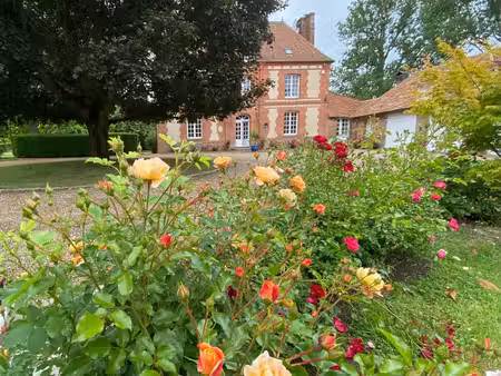 villa de luxe à vendre à neuf-marché
