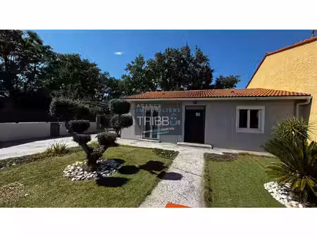 villa 3 faces de plain pied avec 3 chambres et piscine