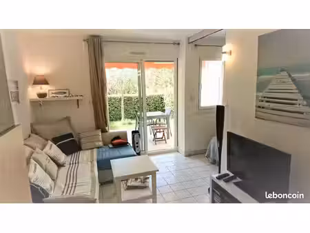 appartement 2 pièces  meublé  en rez de jardin sans vis à vis  à 200m de la plage et des c
