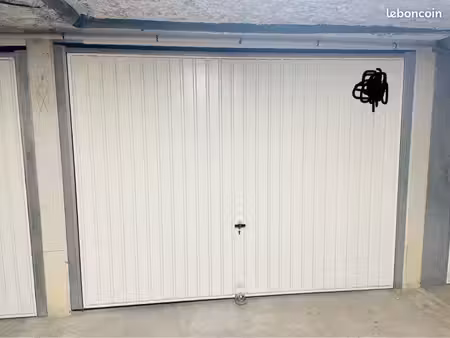garage ferme sécurisé