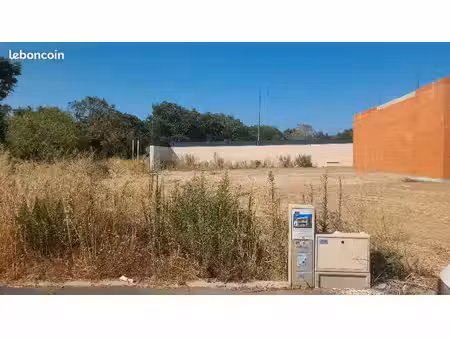 terrain 230 m² magalas