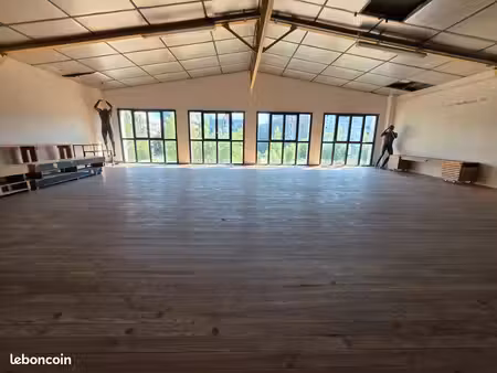 local commercial 140m² lumineux - idéal salle de danse  salle de yoga pilates  salle de sp