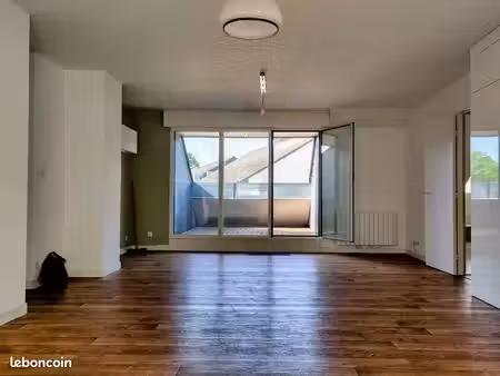 esprit loft & cocon traversant – t3 de 116 m² au sol au cœur de pacé – ascenseur & garage