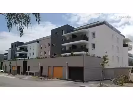 local commercial 663 m² meylan