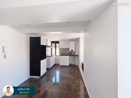 appartement t2 rénové – saint-étienne-de-saint-geoirs