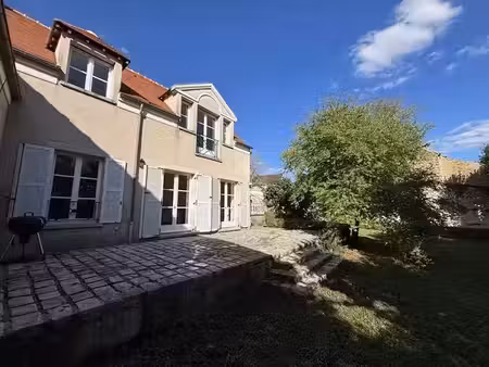 location maison 6 pièces 200 m² à santeny (94440)  2 500 €