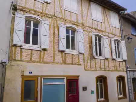 maison de ville au caractère affirmé avec local pro et jardin