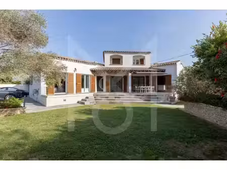 maison 7 pièces de 186 m2 avec piscine à saint-victoret