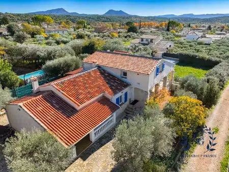 villa contemporaine - vue dominante !