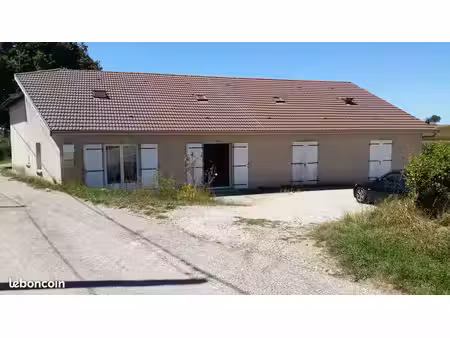 maison de ( 3 studios )