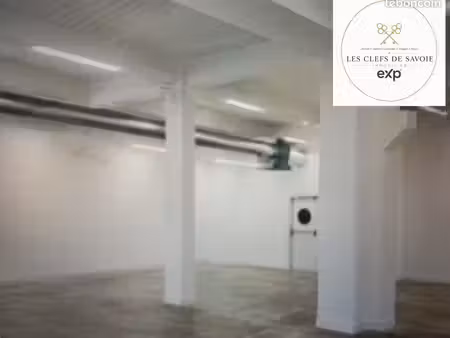 local 80 m² froges