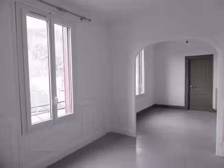 appartement f3 chauffage gaz de ville  garage .