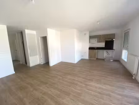 appartement t2 avec parking et balcon au pontet