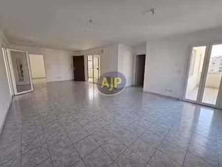 vente appartement 3 pièces à saint-gilles-croix-de-vie (85800) : à vendre 3 pièces / 79m² 