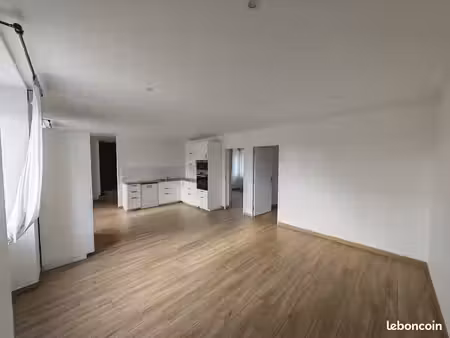 t3 rénové de 67 m² en rdc — calme  cuisine équipée  parking — saint-grégoire