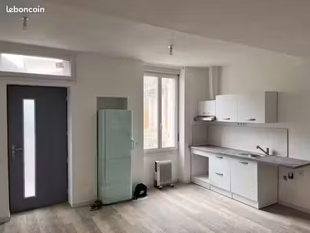 appartement t3 50m² – entrée privée – centre vertheuil