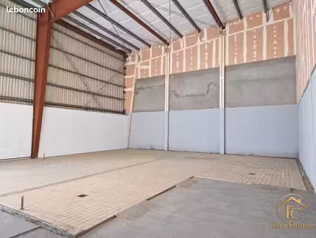hangar 1 pièce 215 m²
