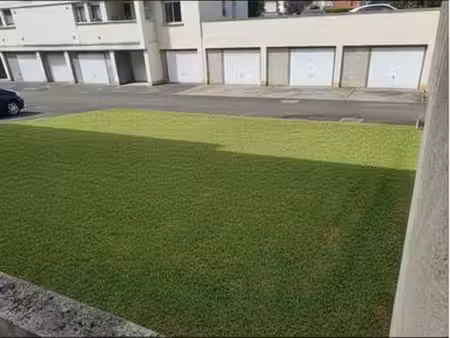 location garage / box - 34 m² à 44 m² 7euros/m2