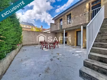 grande maison de village avec deux garages