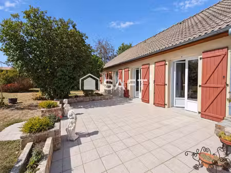 pavillon de 82 m² avec jardin paysagé et terrasse.