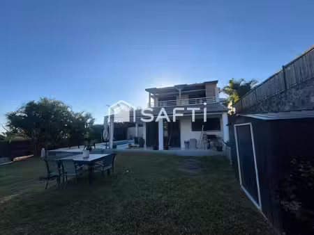 villa r+1 avec jardin et piscine à st-françois