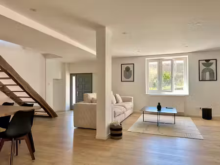 montmerle - maison de village rénovée avec cour
