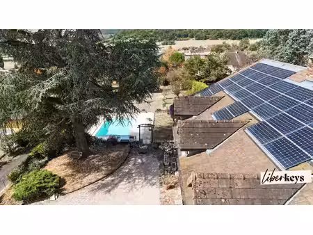 maison de maître- 266 m² habitables - 8 chambres + studio de 85 m² - 1615 m² de terrain - 