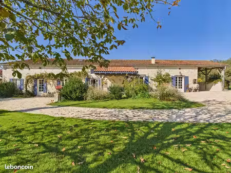 propriété 6 pièces 249 m²