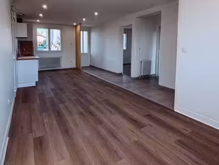 fumel – maison individuelle t3 rénovée avec jardin  garage & dépendance