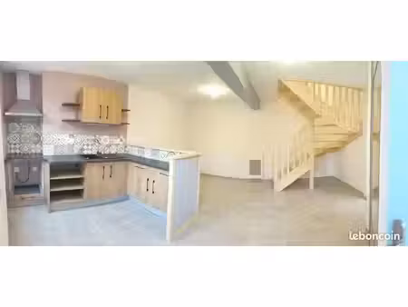 maison de ville 45 m²  1 chambre  1 bureau et courette