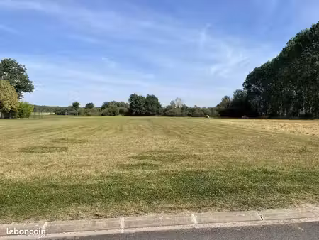 terrain 1494 m² oyes