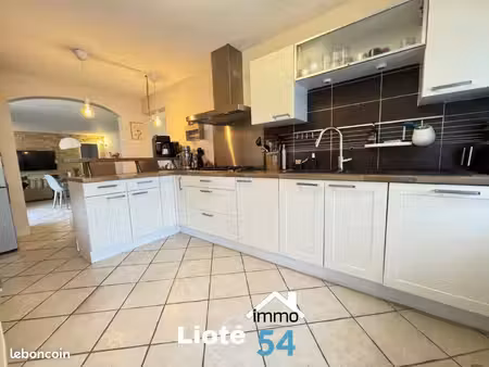 maison 8 pièces 180 m²