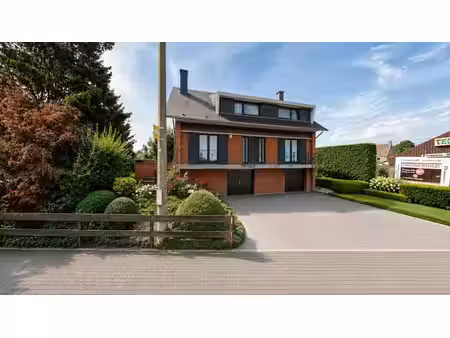 bureau de 50 m² au rez-de-chaussée avec terrasse et jardin