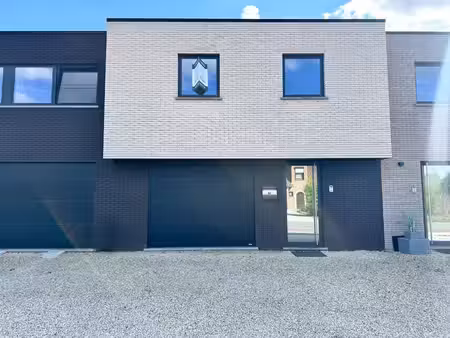 maison neuve 3 façades située dans un environnement calme!