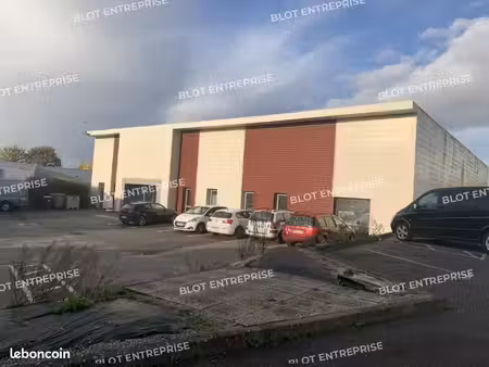 local d'activité 821 m²
