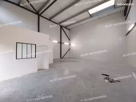 local d'activité 125 m²