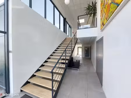 bureaux 107 m²