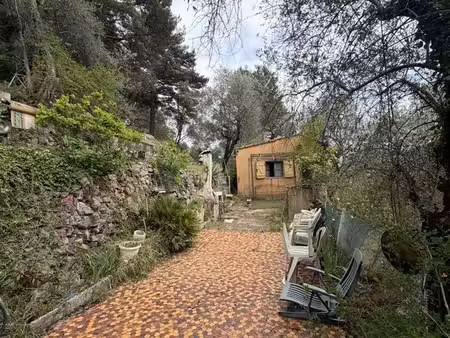 maisonnée sur grand terrain en restanques  à rénover