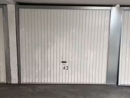 place de parking (box fermé)