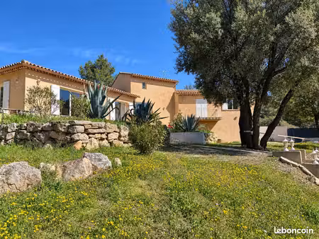 villa d’exception avec 4 chambres avec piscine  pool house et son terrain de 5000 m²