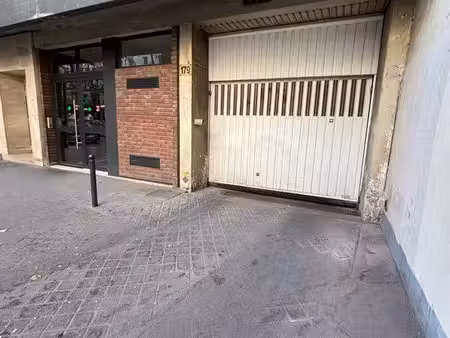 à louer – box de 14 m² – paris 17e