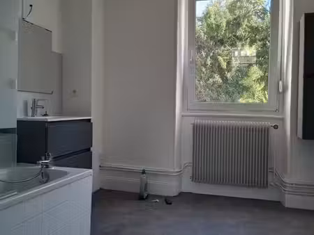 f3 quartier miotte avec garage fermé