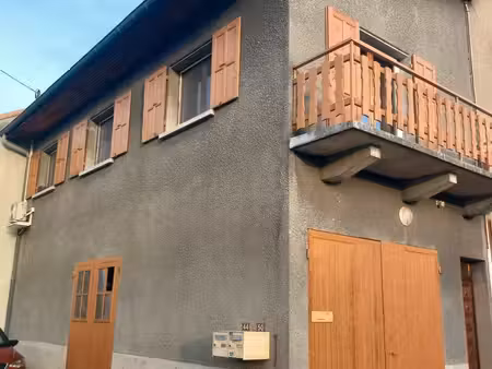 loue t2 à coise meublé. 1er étage 45 m2  garage