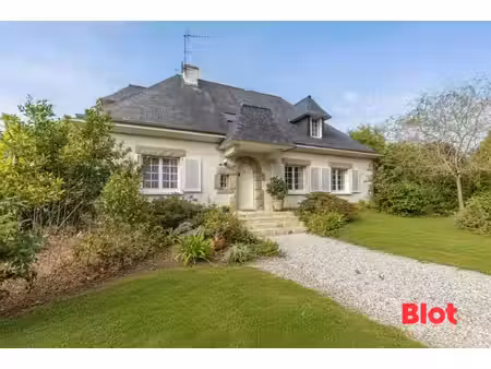 a vendre chez blot à mordelles proche du centre maison 5chs + 1 bureau 213m2 sur 1224m2 s/